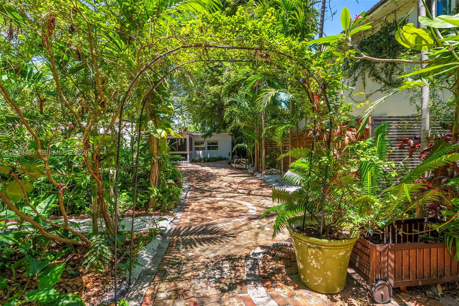 311 NE 86th St El Portal, FL 33138