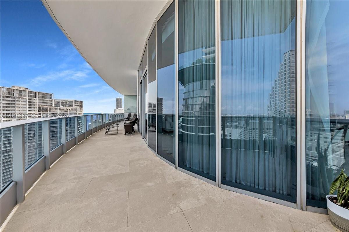 200 Biscayne Blvd Way #PH 5401 Miami, FL 33131