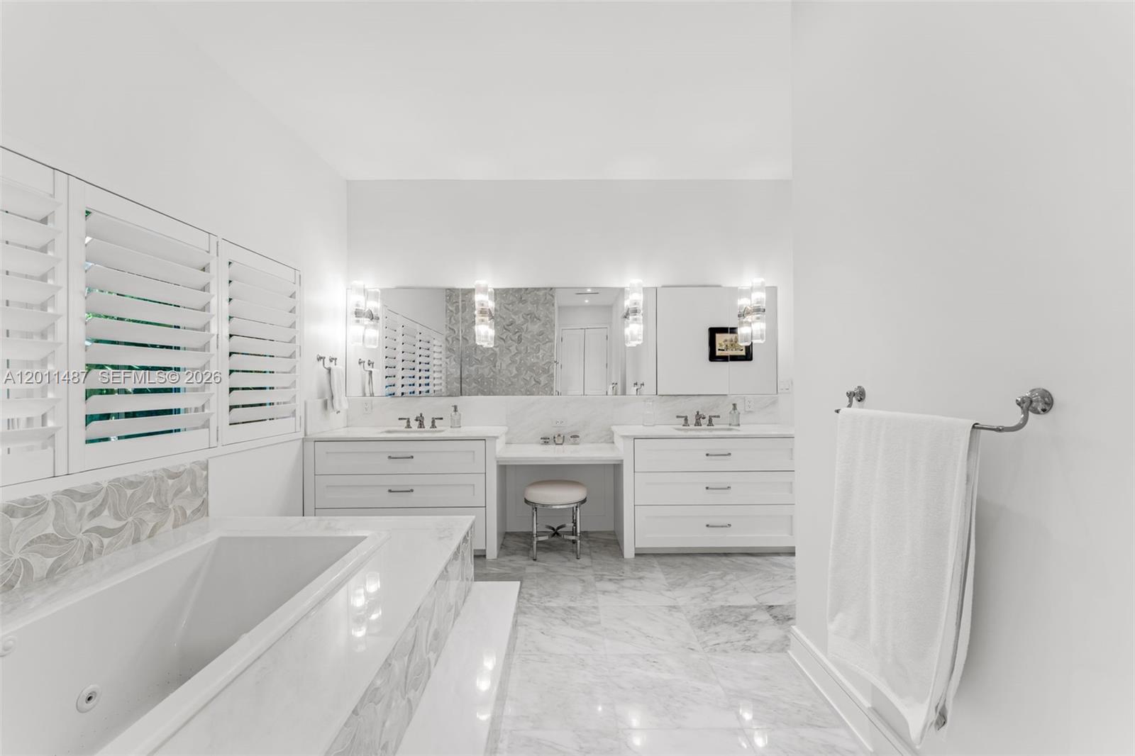 4901 Hammock Park Dr Coral Gables, FL 33156