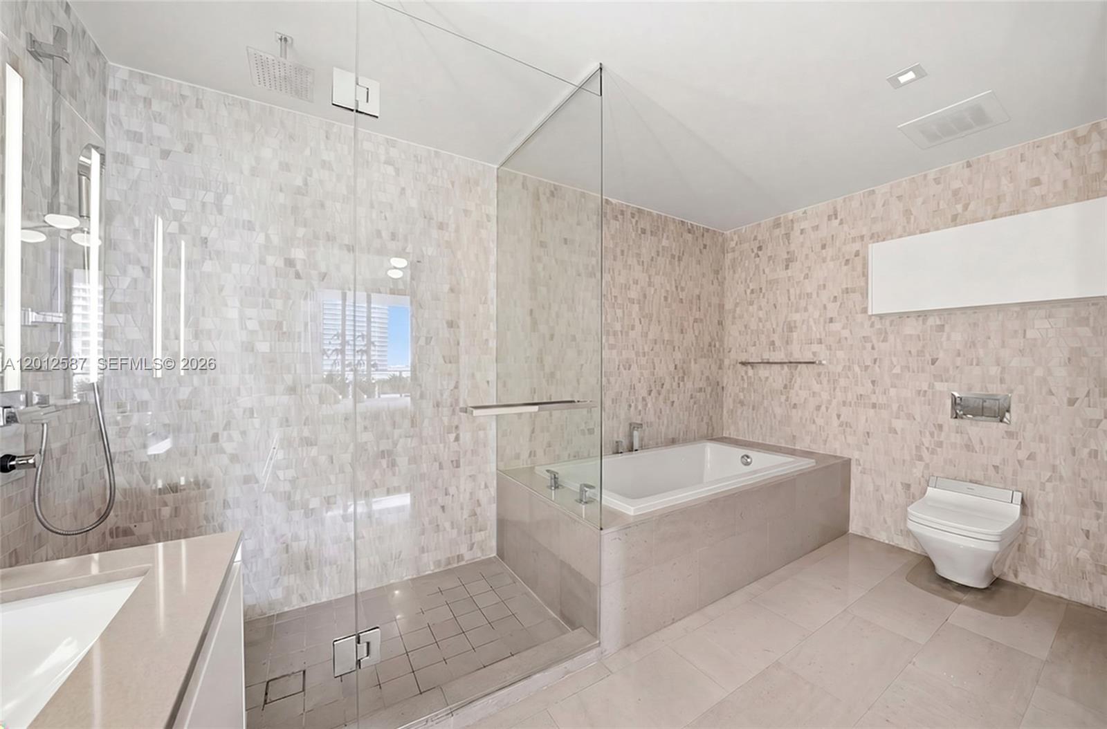 68 SE 6th St #1904 Miami, FL 33131