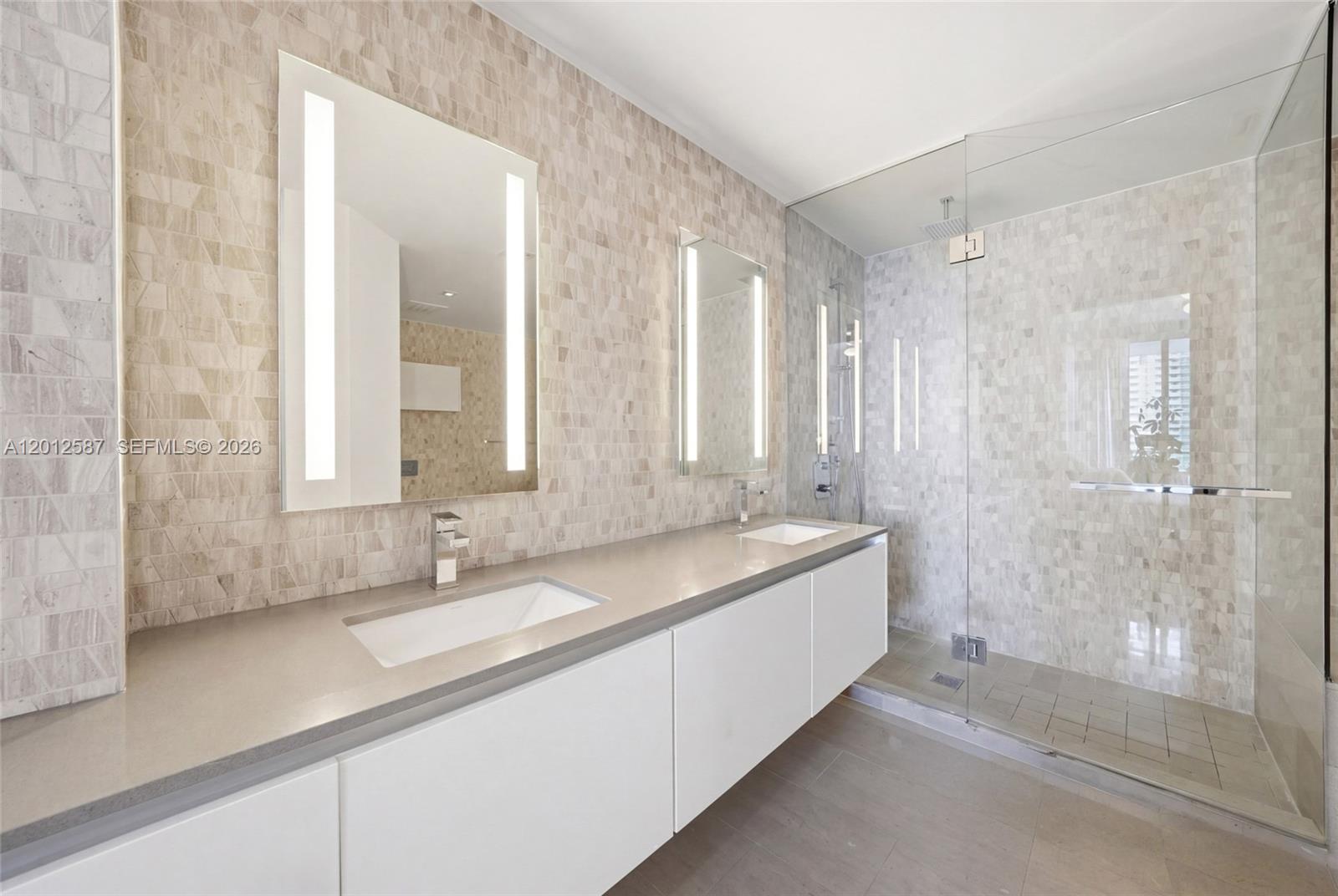 68 SE 6th St #1904 Miami, FL 33131