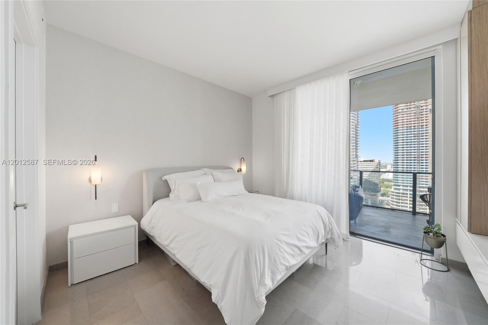 68 SE 6th St #1904 Miami, FL 33131