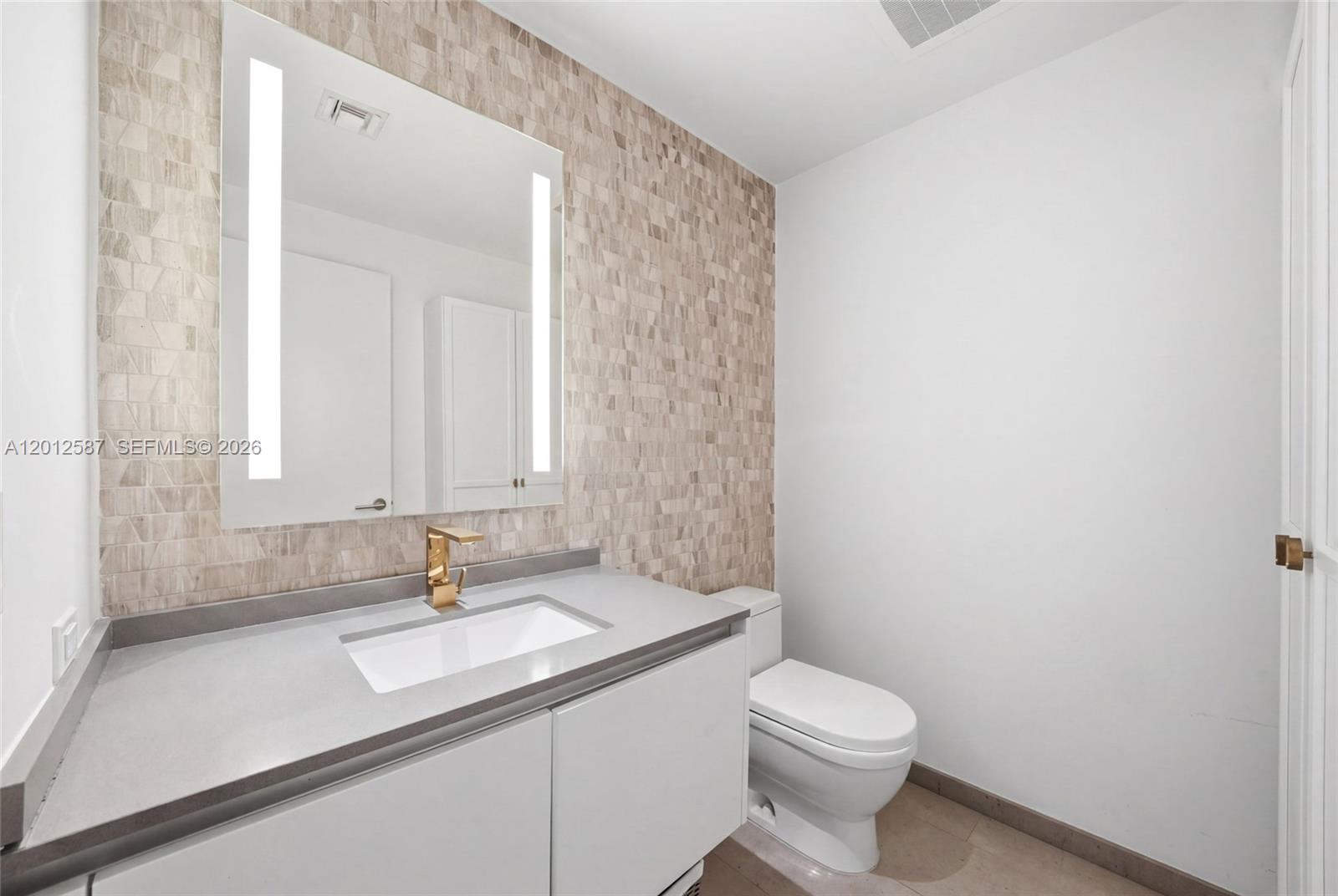 68 SE 6th St #1904 Miami, FL 33131