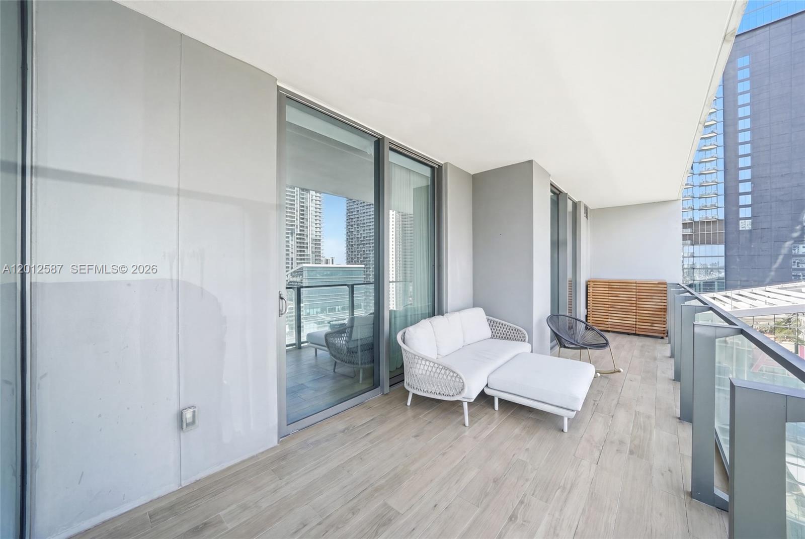 68 SE 6th St #1904 Miami, FL 33131