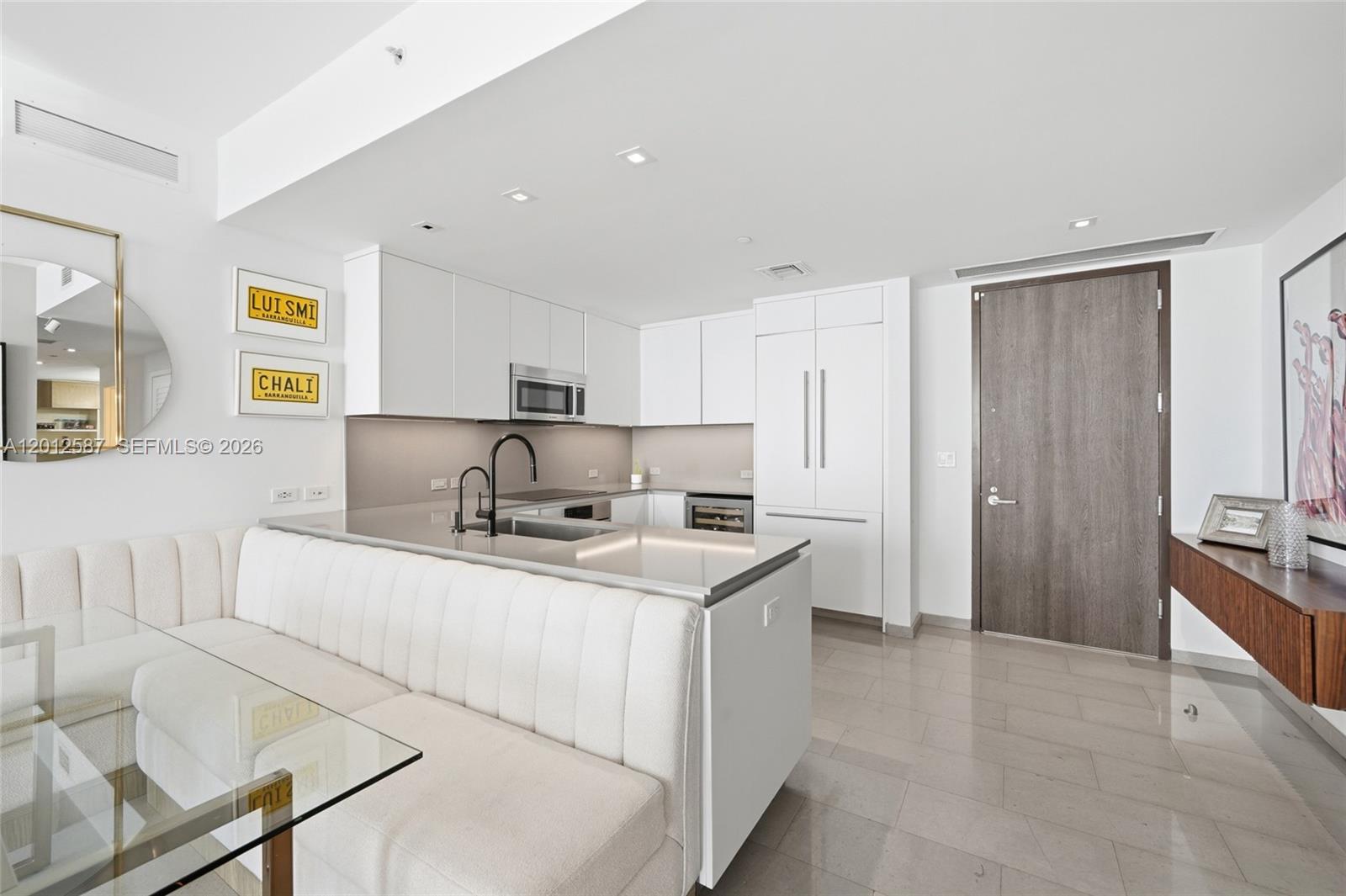 68 SE 6th St #1904 Miami, FL 33131