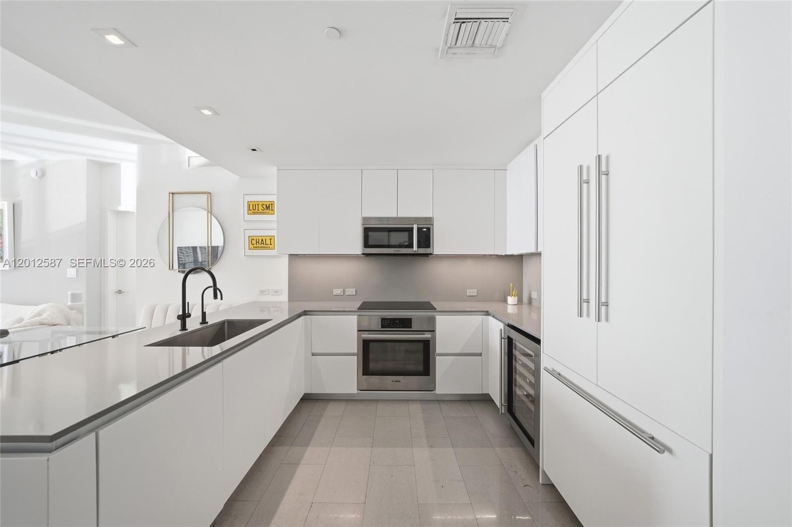 68 SE 6th St #1904 Miami, FL 33131
