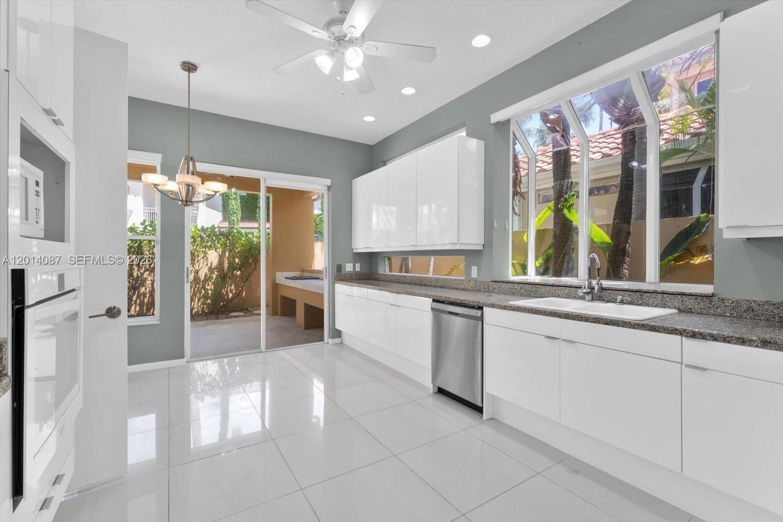 3728 NE 208th Ter Aventura, FL 33180