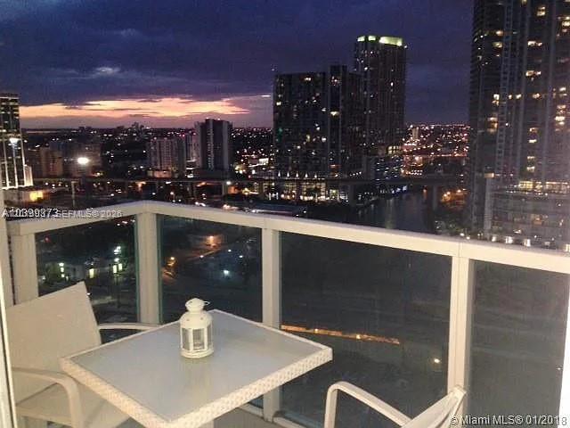 image Brickell on the River North0