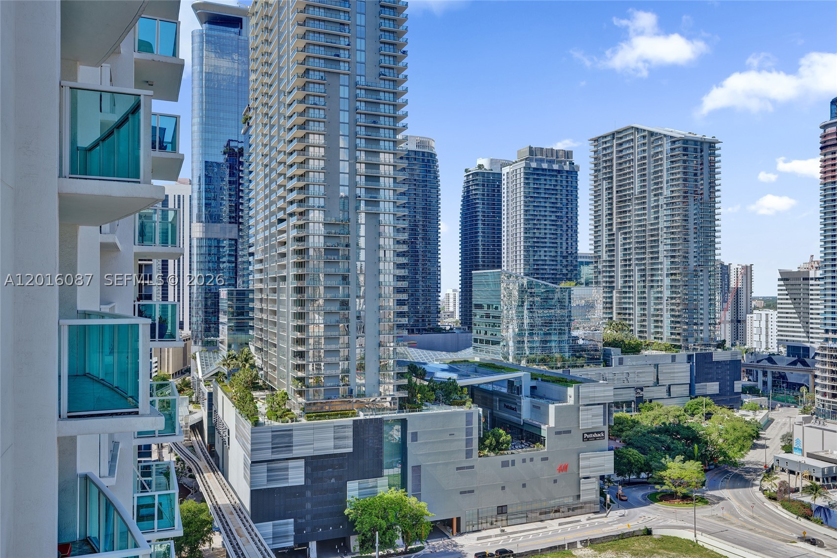 image Brickell on the River North25