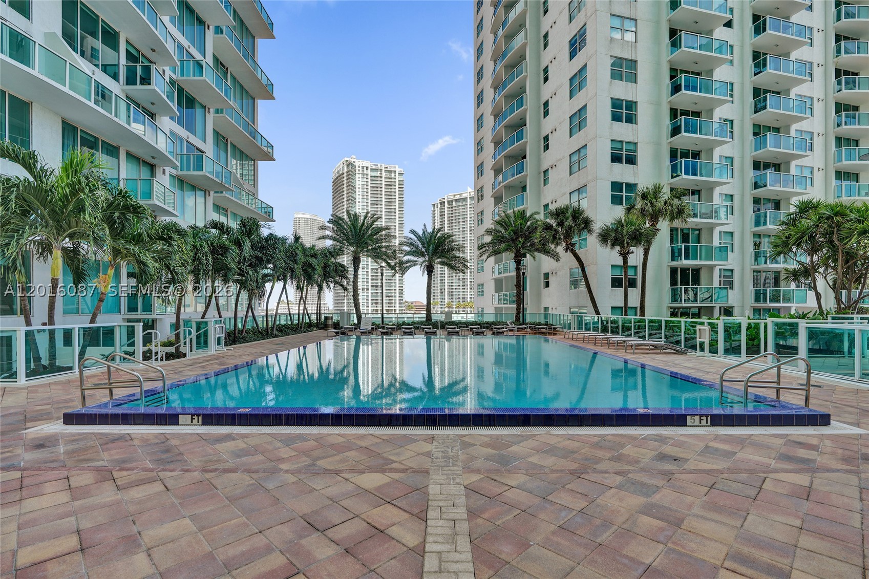 image Brickell on the River North28