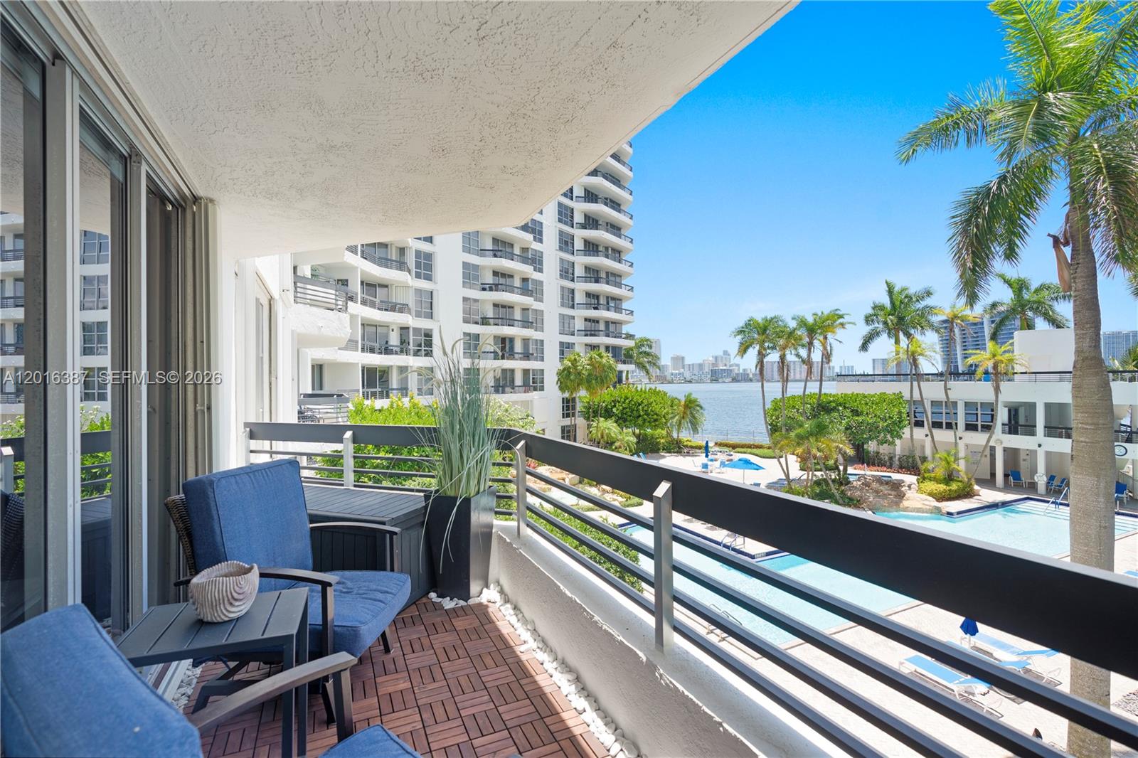 3600 Mystic Pointe Dr #306 Aventura, FL 33180
