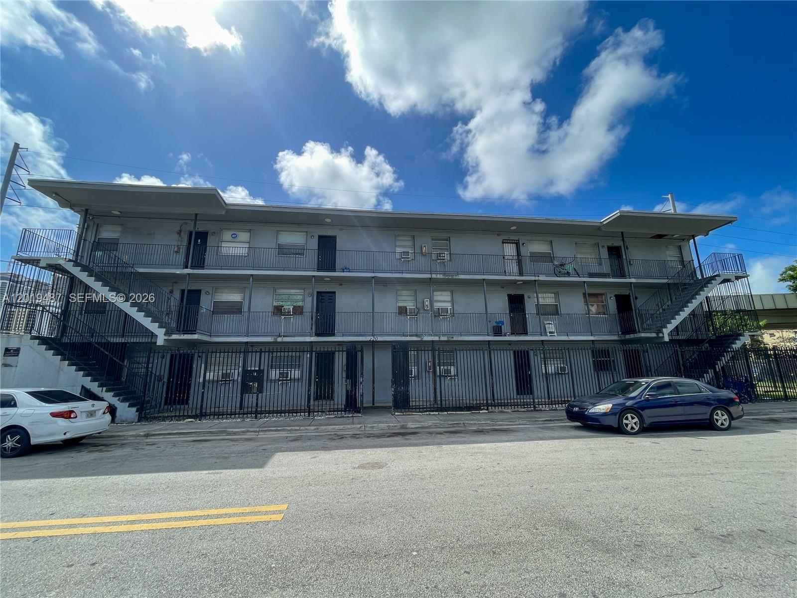 220 NW 11th Ter Miami, FL 33136