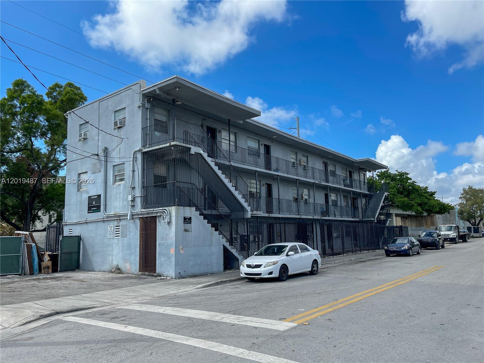 220 NW 11th Ter Miami, FL 33136