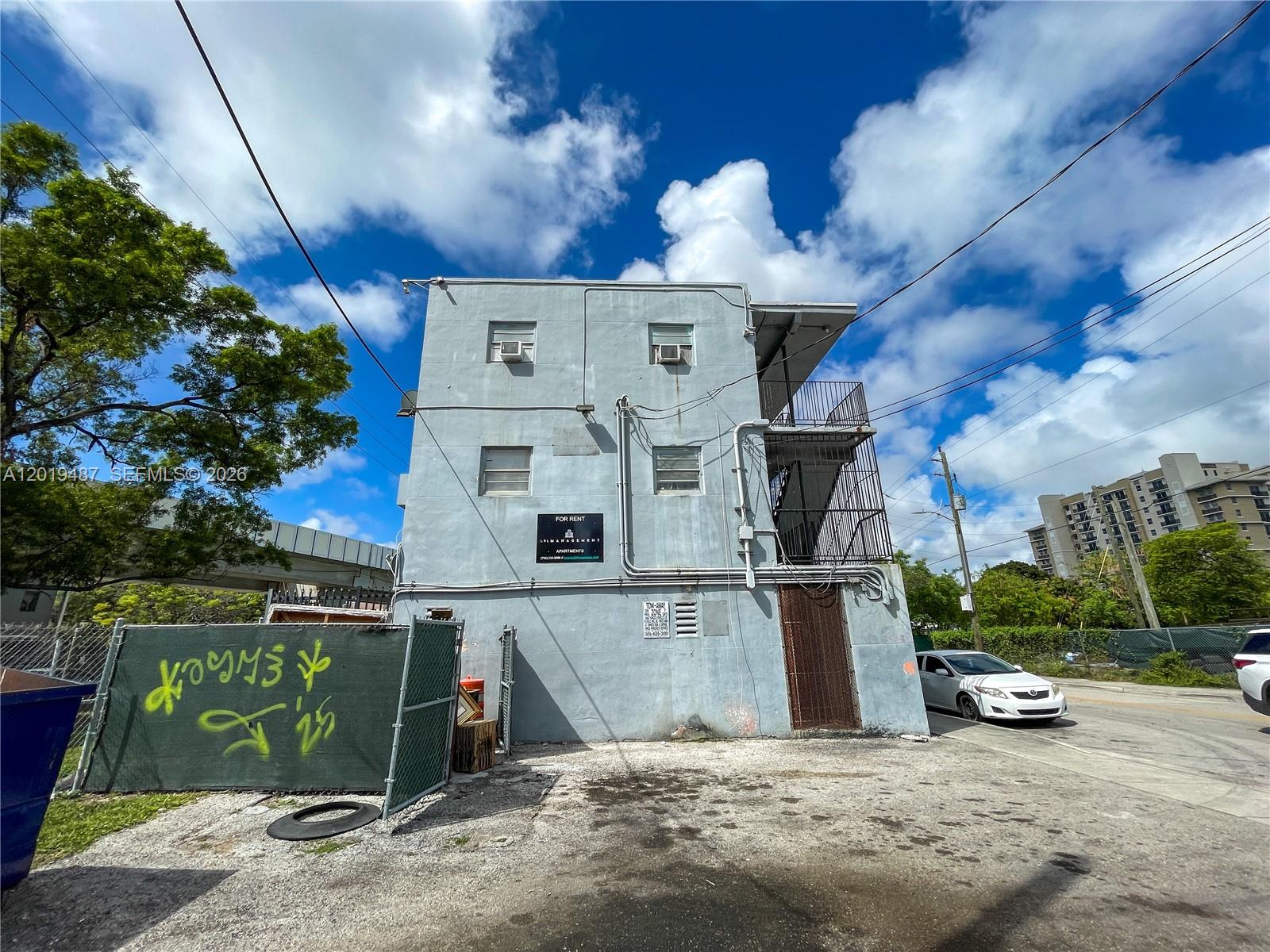 220 NW 11th Ter Miami, FL 33136