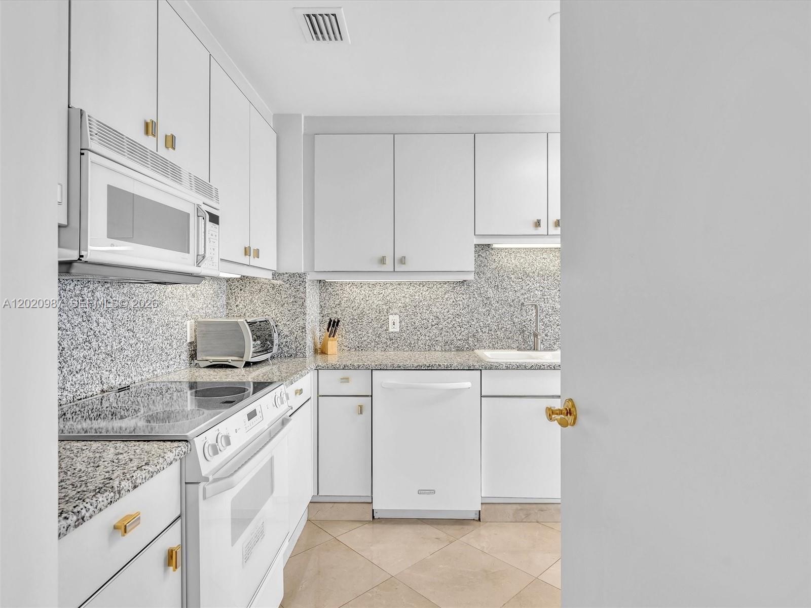 10101 Collins Ave #18C + CABANA Bal Harbour, FL 33154