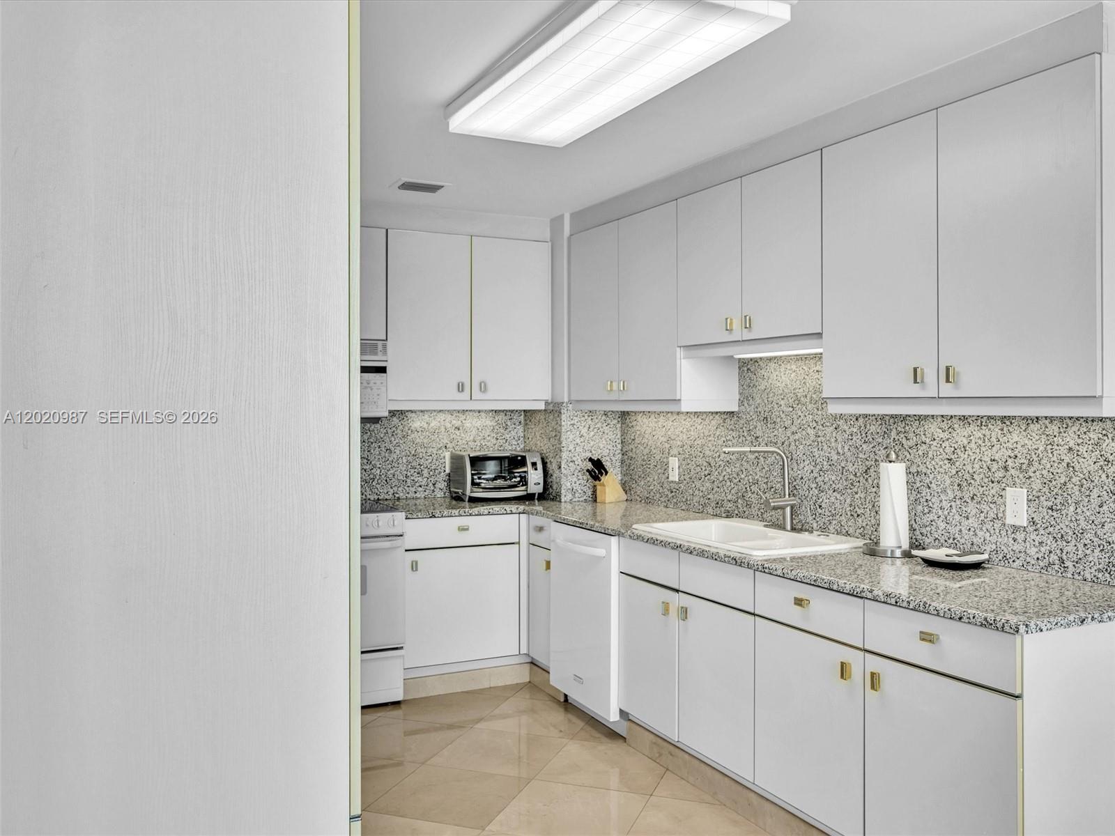 10101 Collins Ave #18C + CABANA Bal Harbour, FL 33154