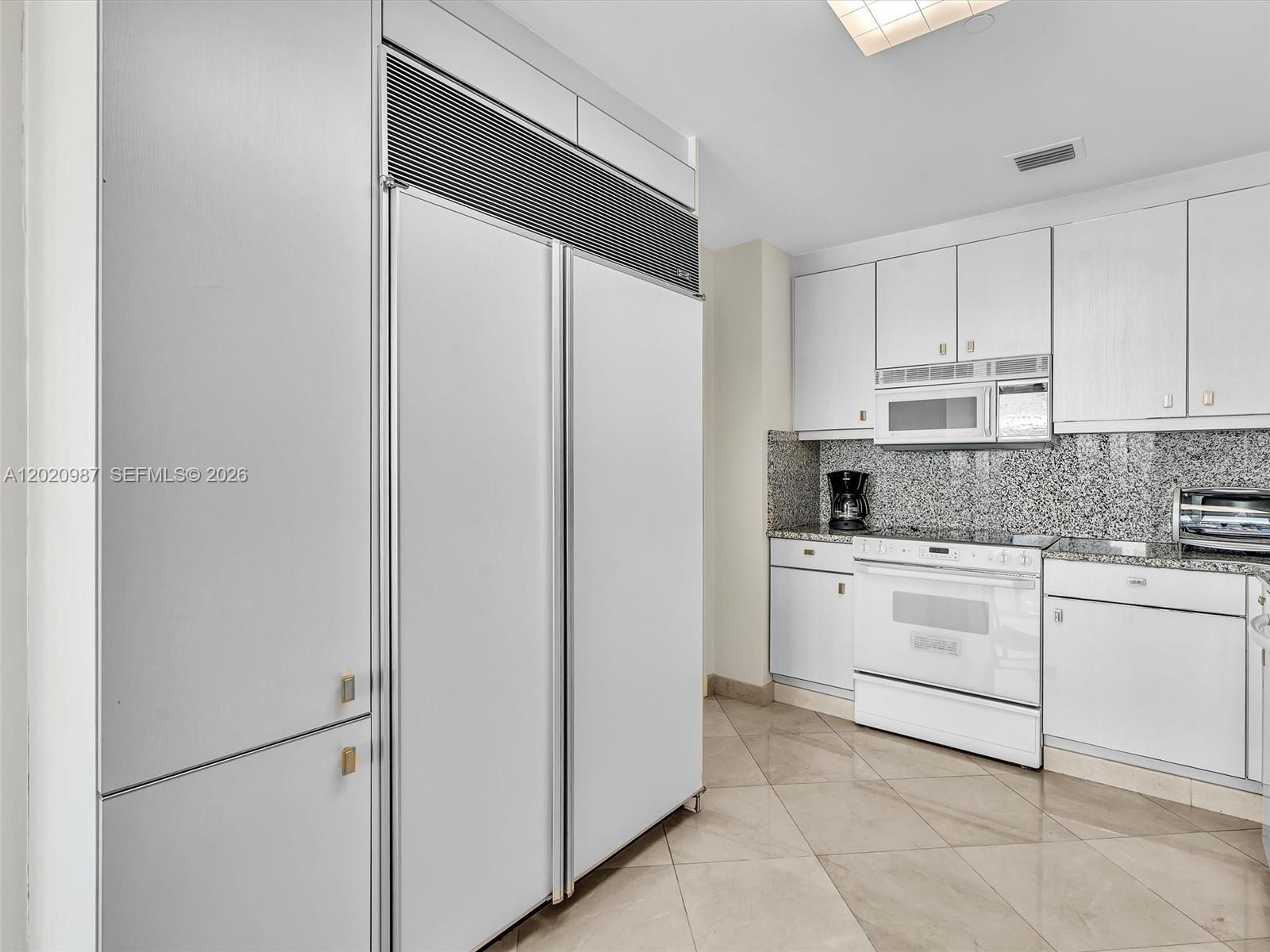 10101 Collins Ave #18C + CABANA Bal Harbour, FL 33154