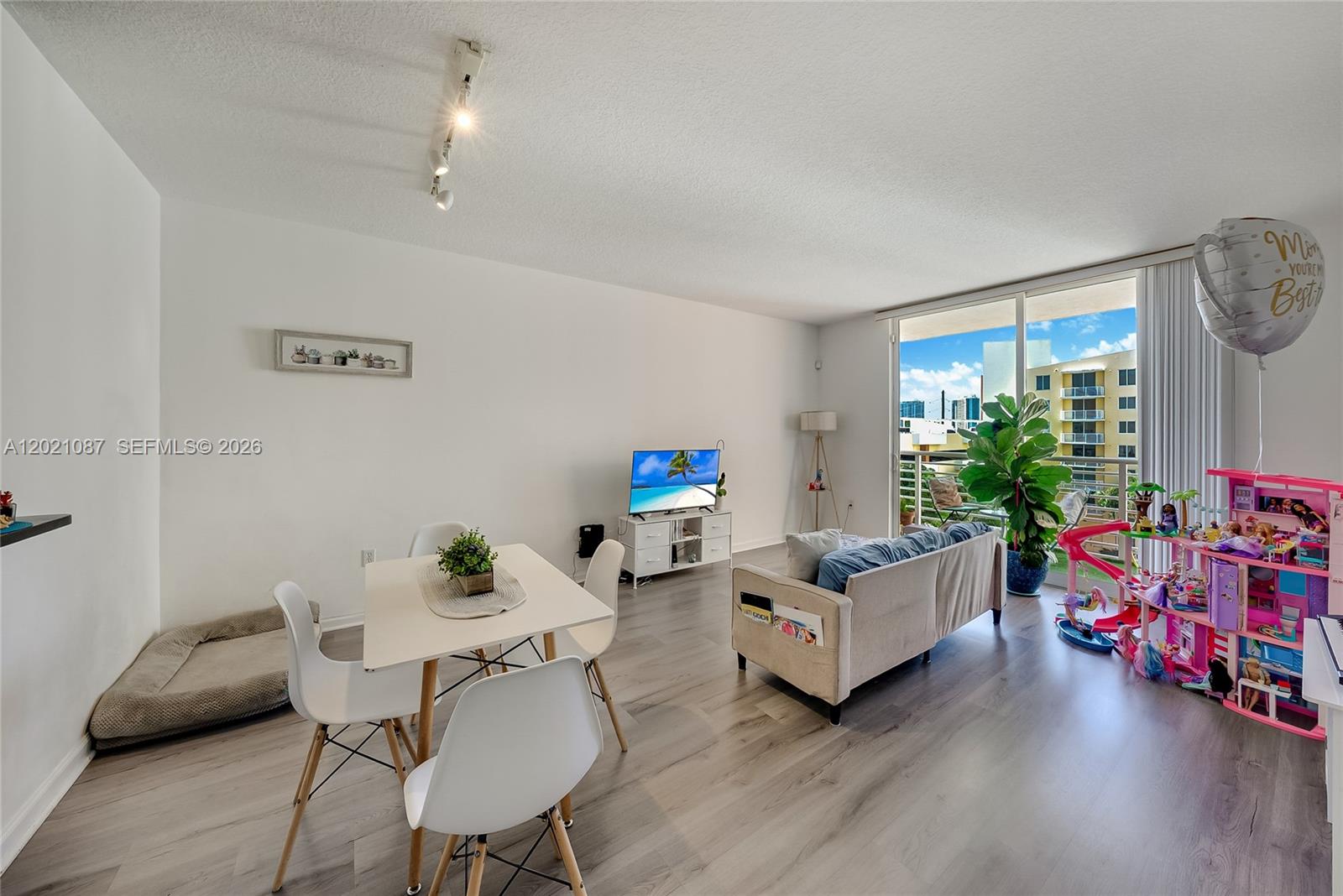 image The Venture at Aventura10