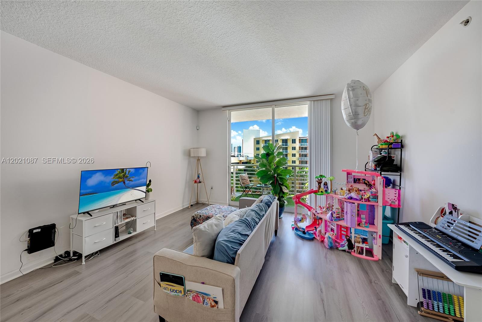 image The Venture at Aventura11