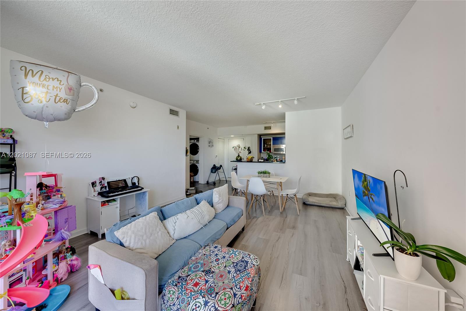 image The Venture at Aventura12
