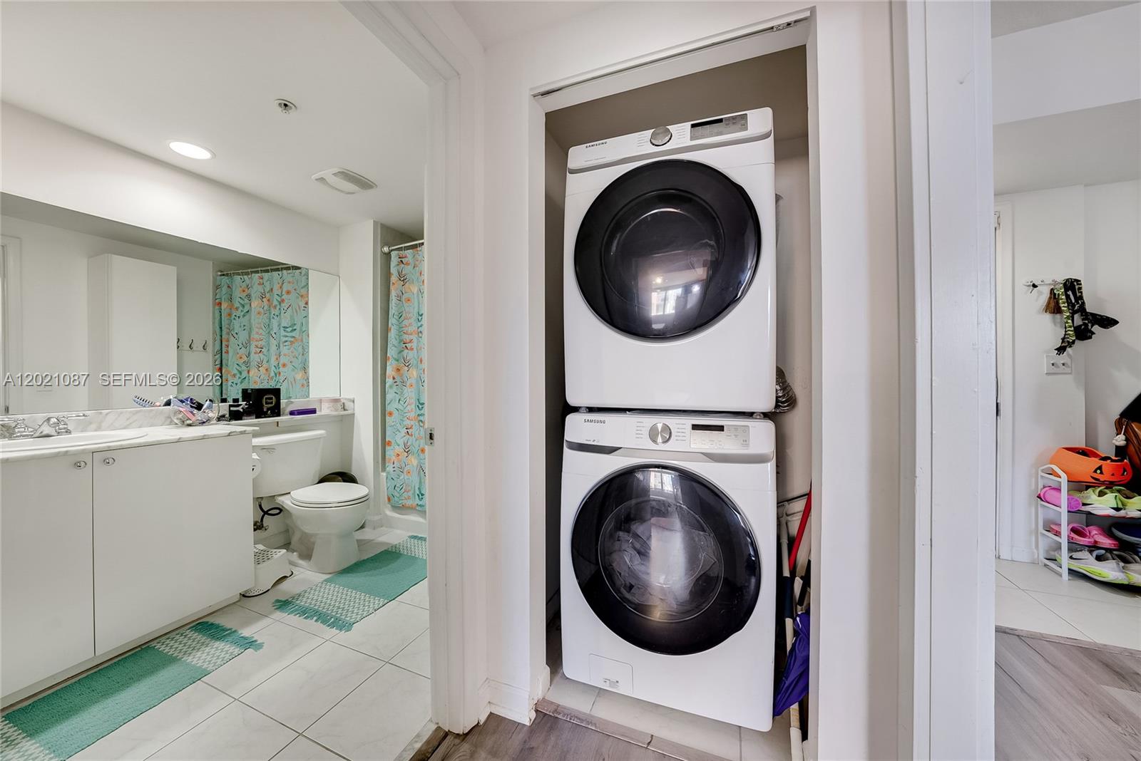 image The Venture at Aventura13
