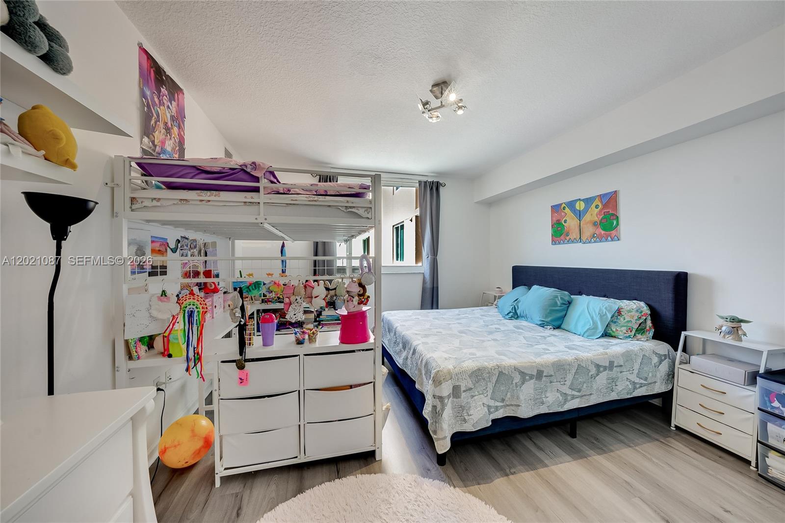 image The Venture at Aventura15