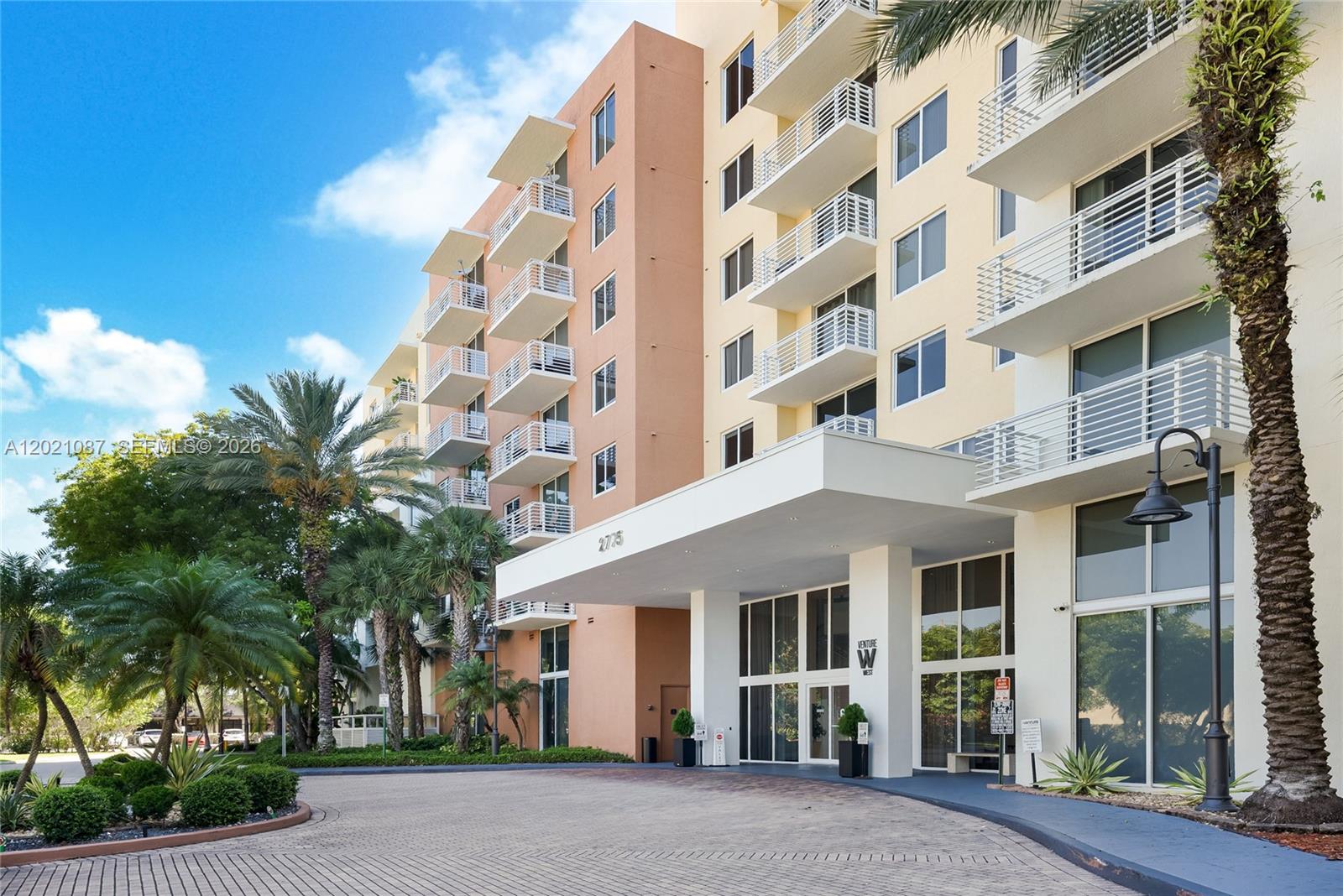 image The Venture at Aventura1