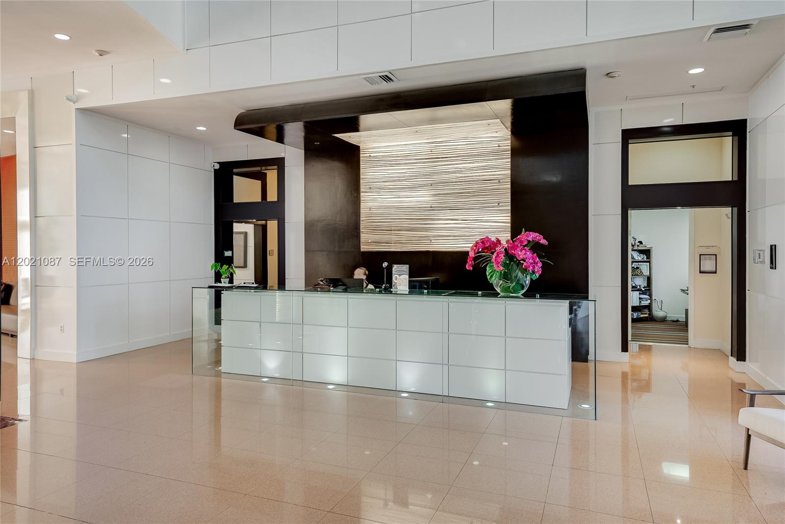 image The Venture at Aventura2
