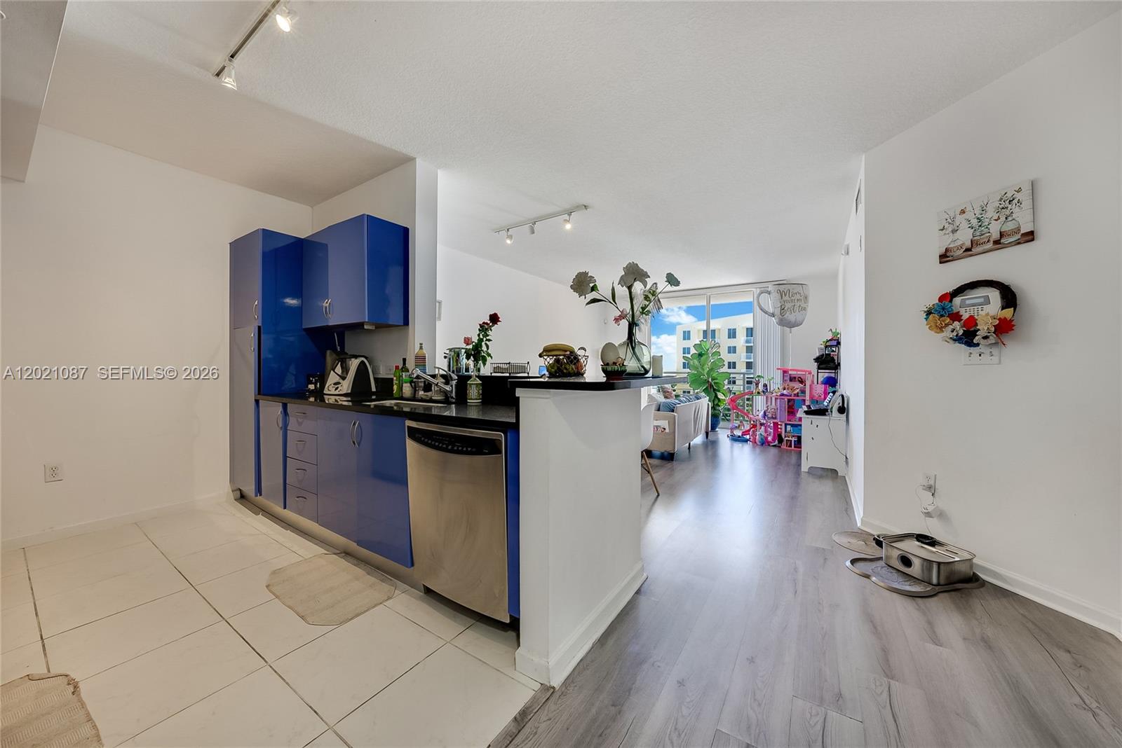 image The Venture at Aventura5