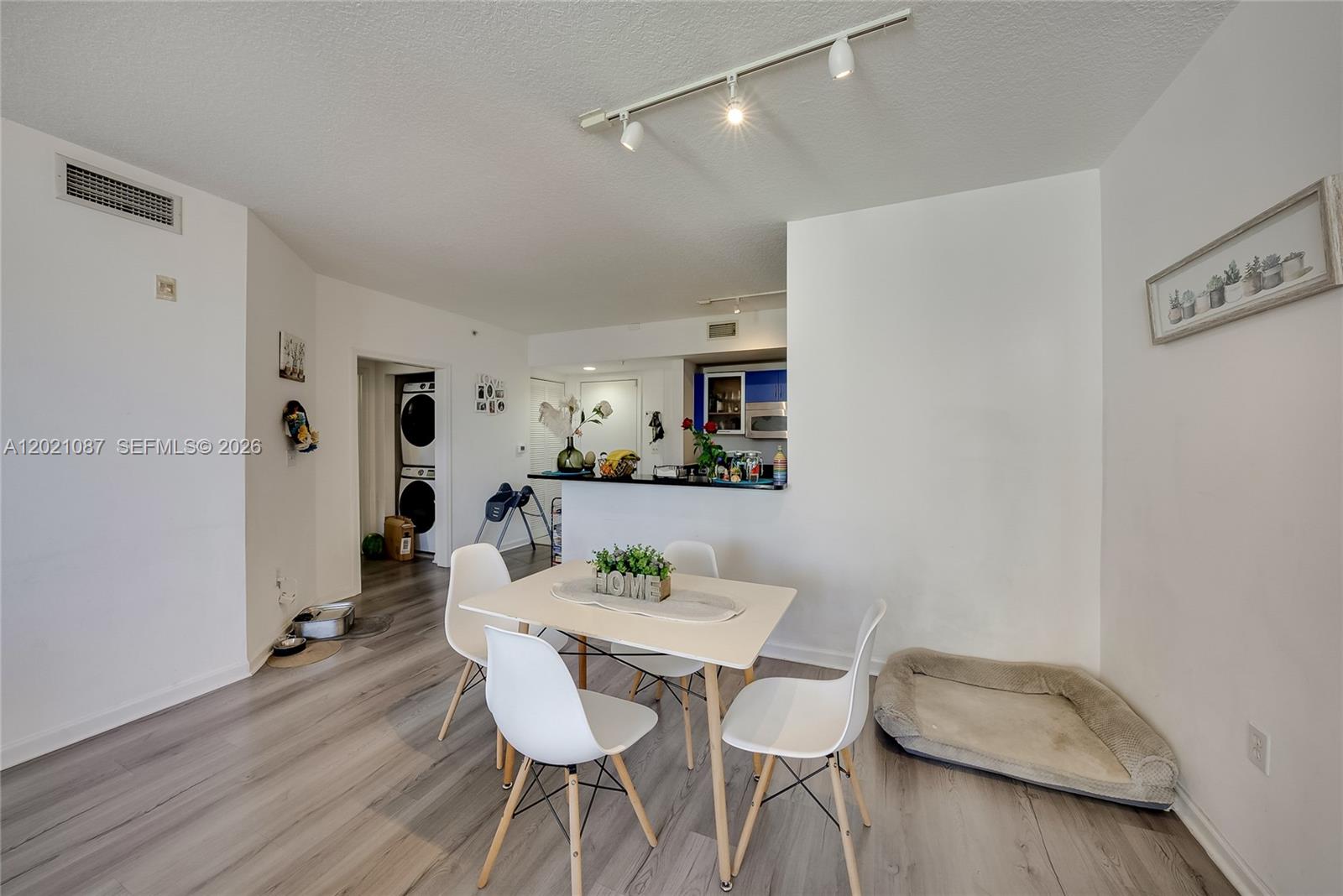image The Venture at Aventura8