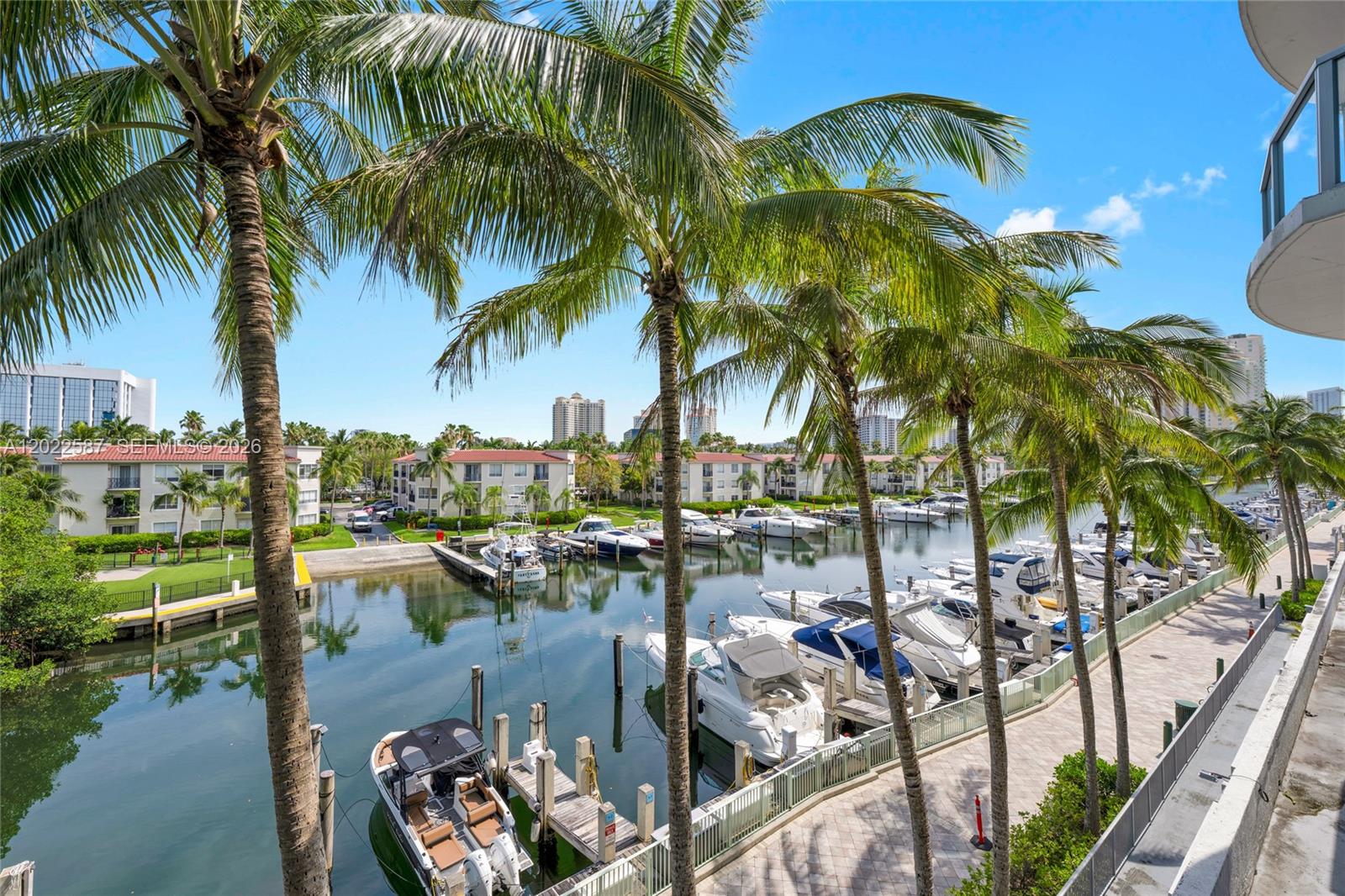 image Uptown Marina Lofts0