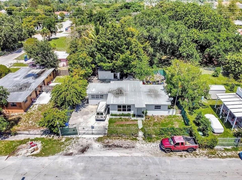 261 NW 73rd Ter Miami, FL 33150