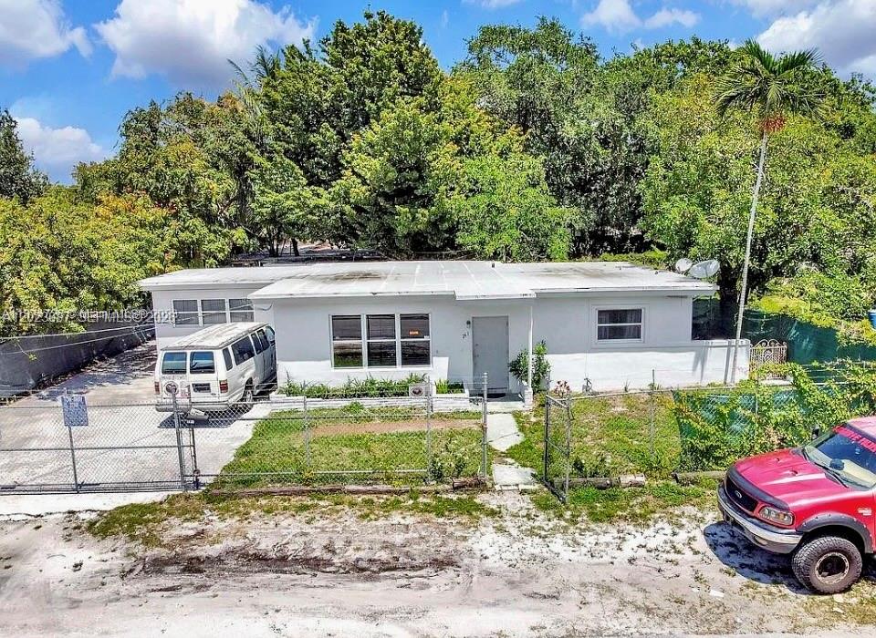 261 NW 73rd Ter Miami, FL 33150