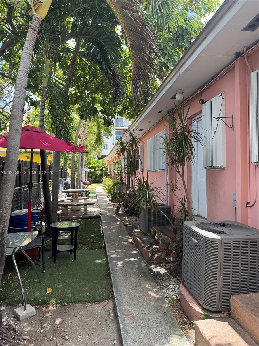 1020 SW 5th St #3 Miami, FL 33130