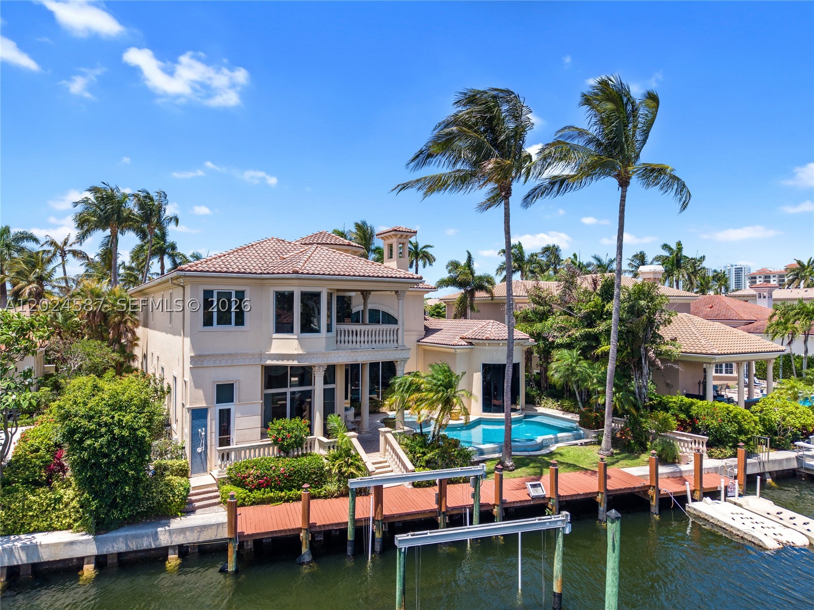 832 Harbour Isle Pl