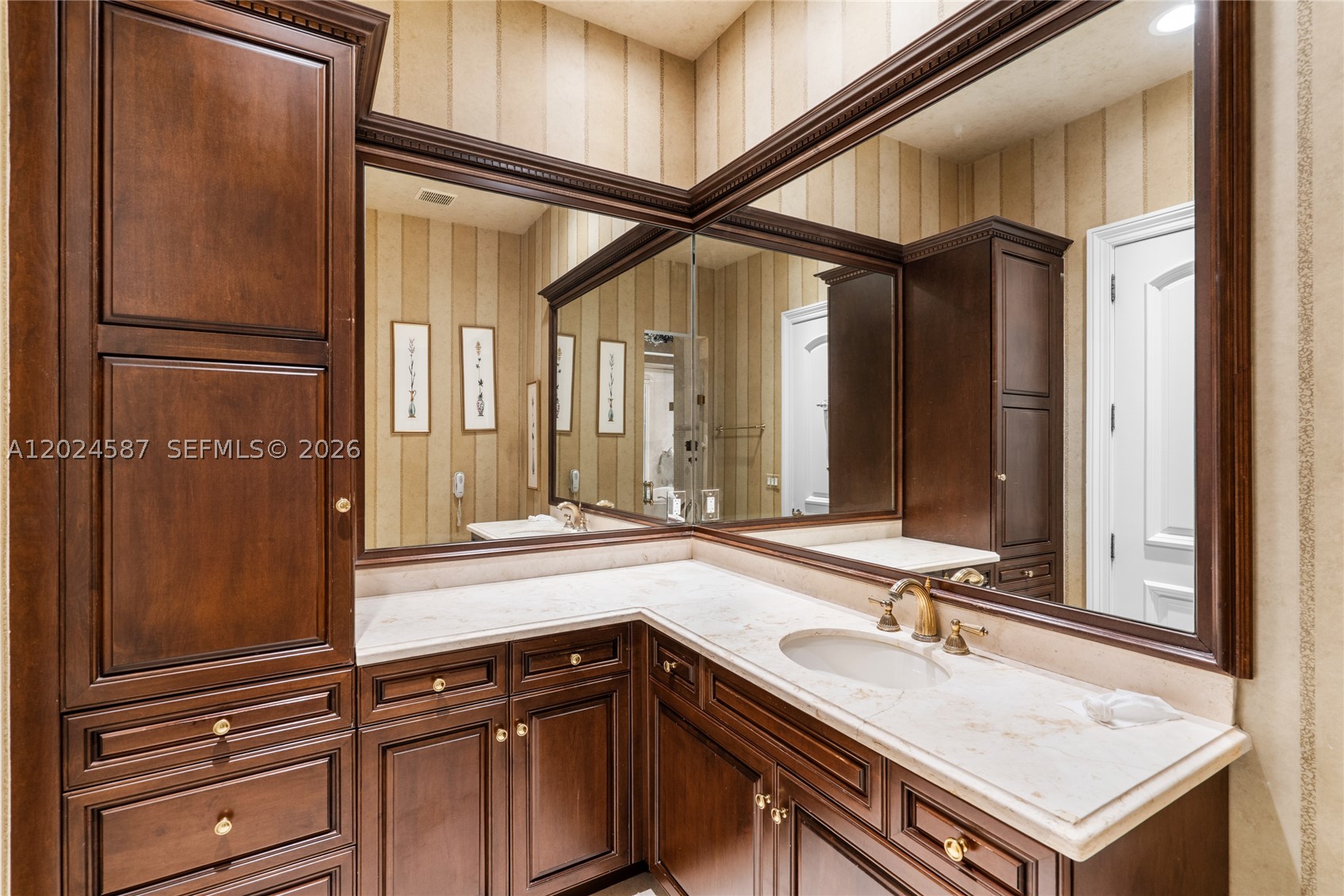 832 Harbour Isle Pl North Palm Beach, FL 33410