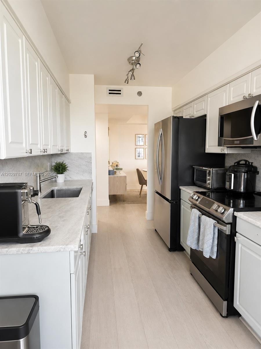 3640 Yacht Clb Dr #1403 Aventura, FL 33180