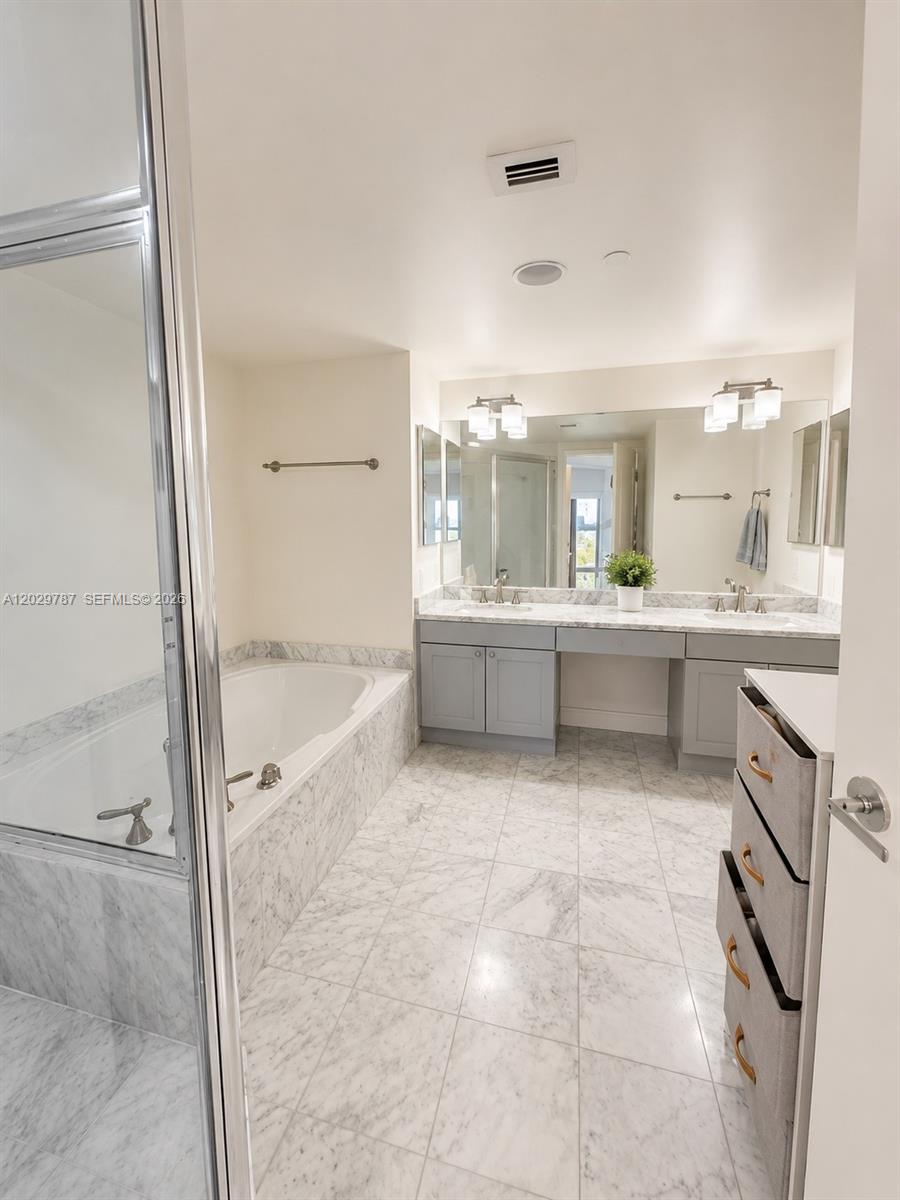 3640 Yacht Clb Dr #1403 Aventura, FL 33180