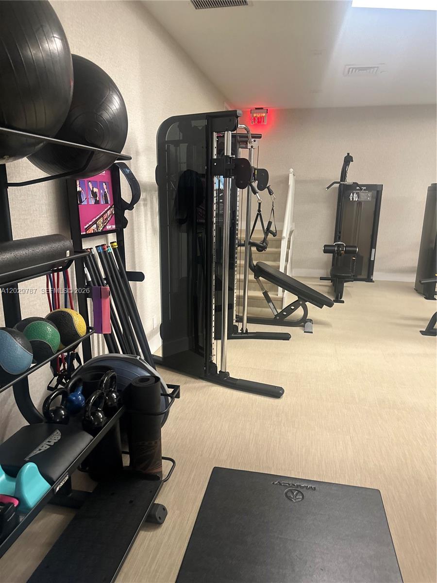 3640 Yacht Clb Dr #1403 Aventura, FL 33180