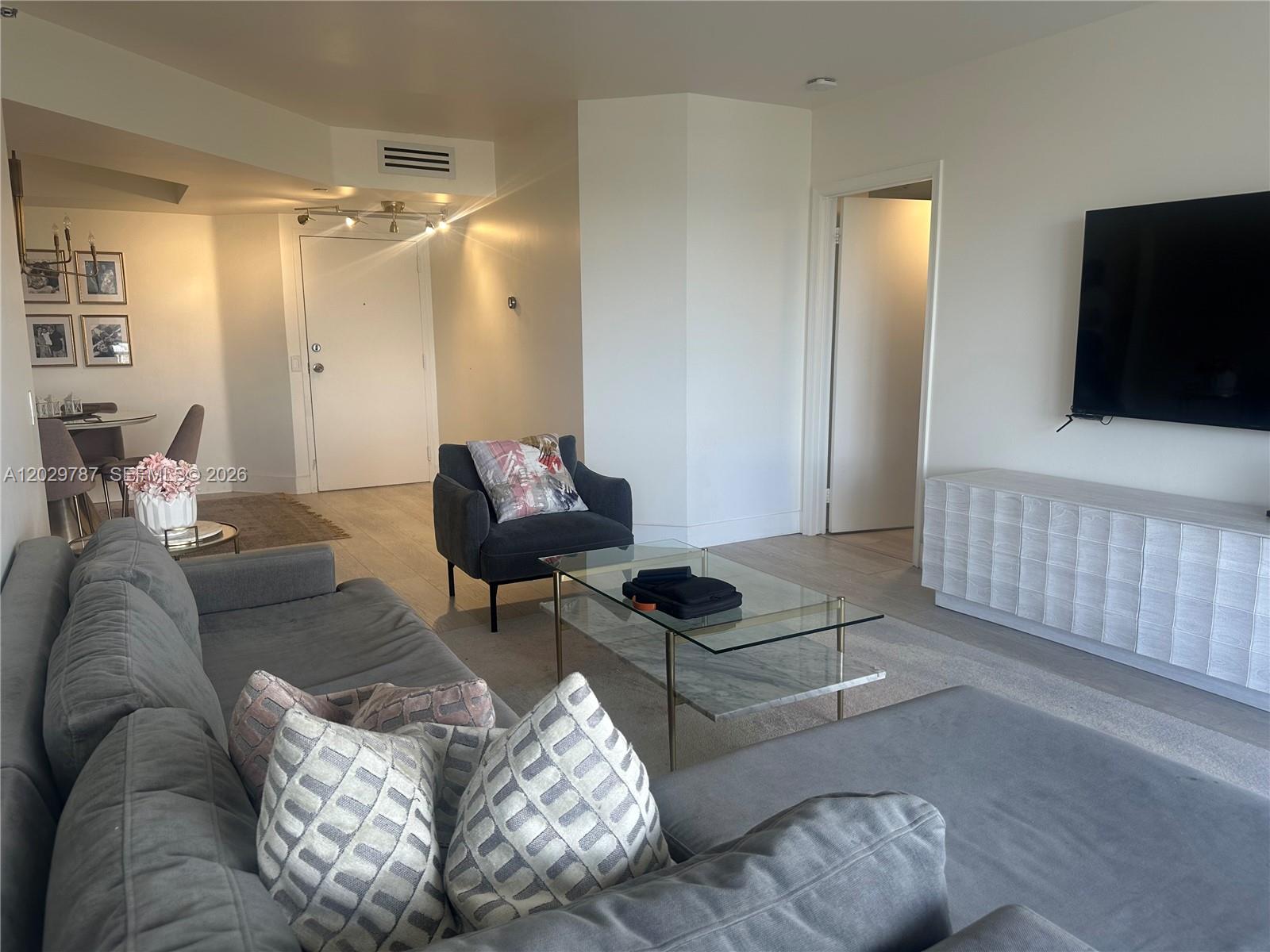 3640 Yacht Clb Dr #1403 Aventura, FL 33180