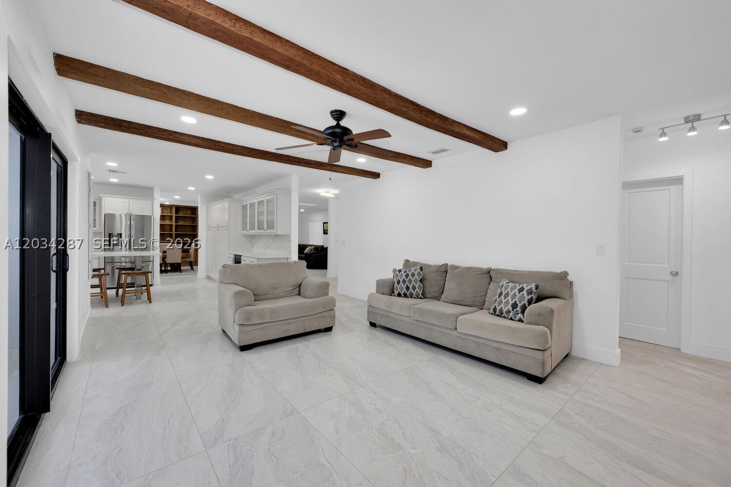 6860 SW 99th Ter Pinecrest, FL 33156