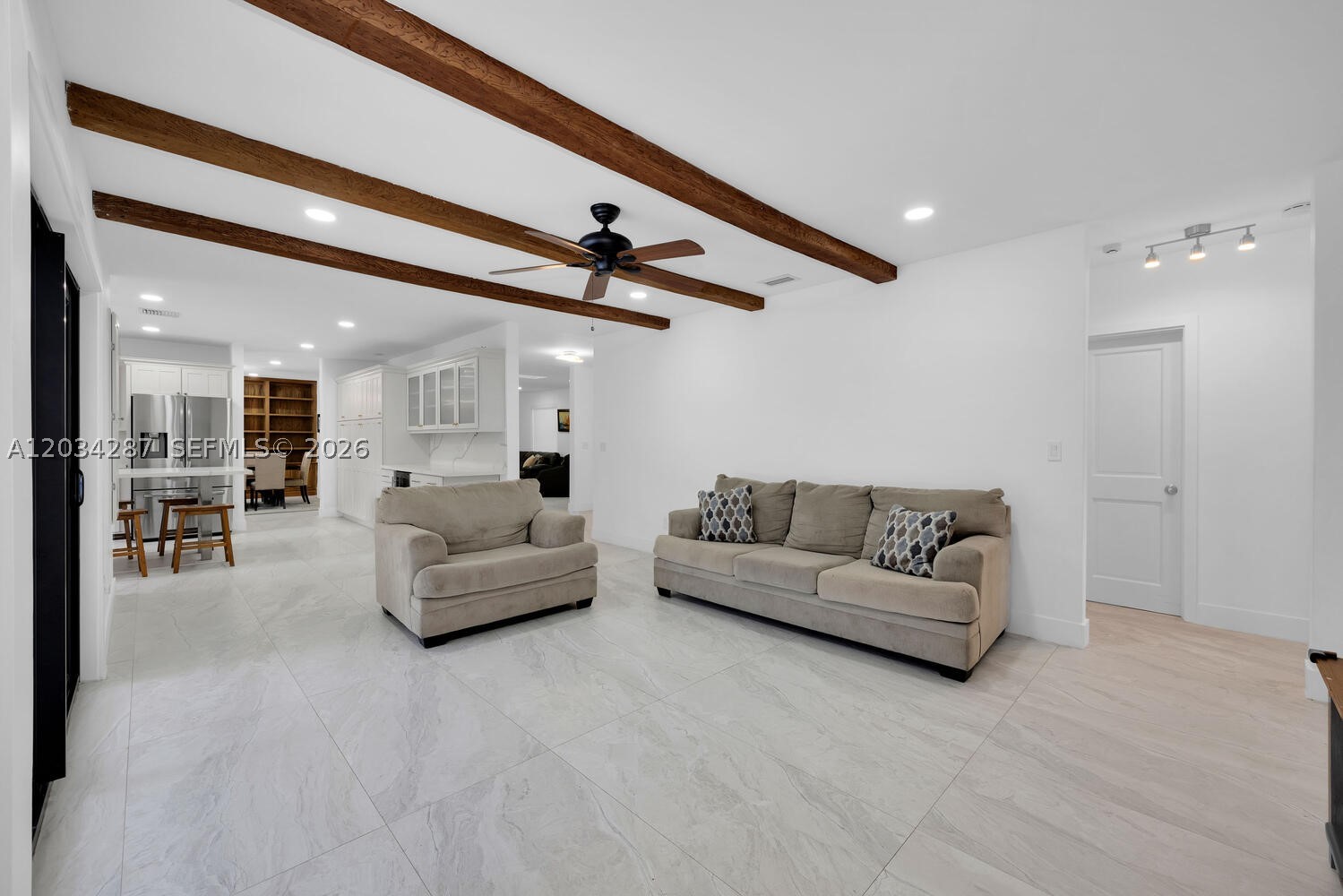 6860 SW 99th Ter Pinecrest, FL 33156
