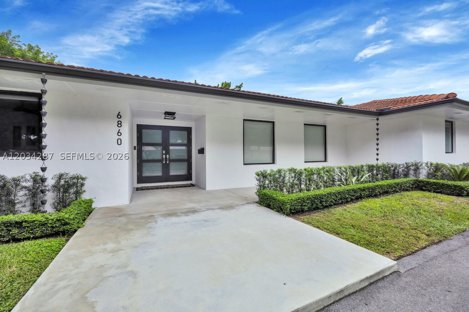 6860 SW 99th Ter Pinecrest, FL 33156