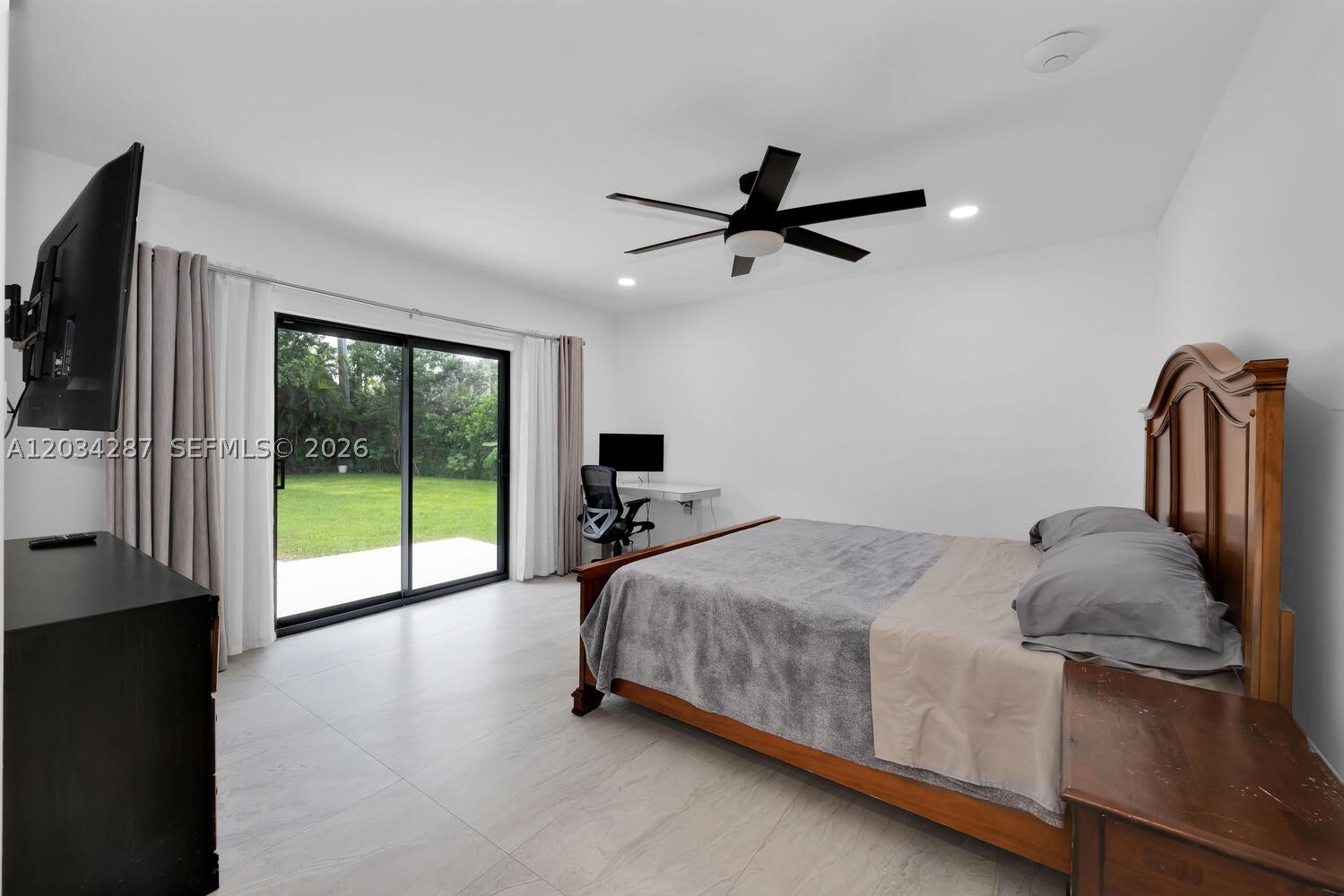 6860 SW 99th Ter Pinecrest, FL 33156