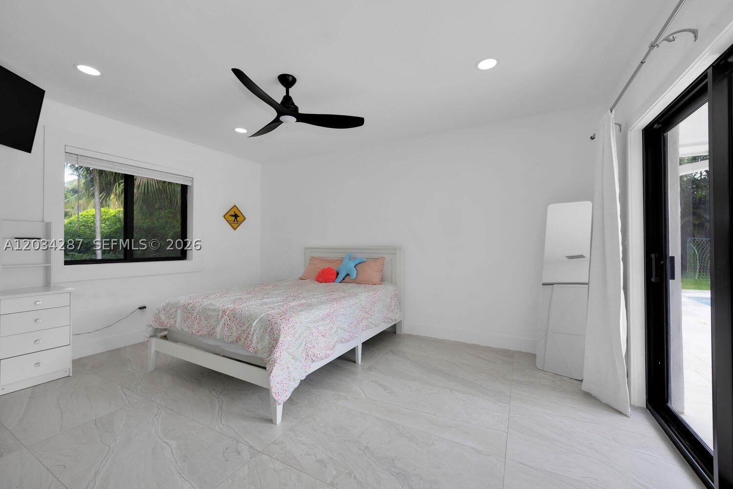 6860 SW 99th Ter Pinecrest, FL 33156