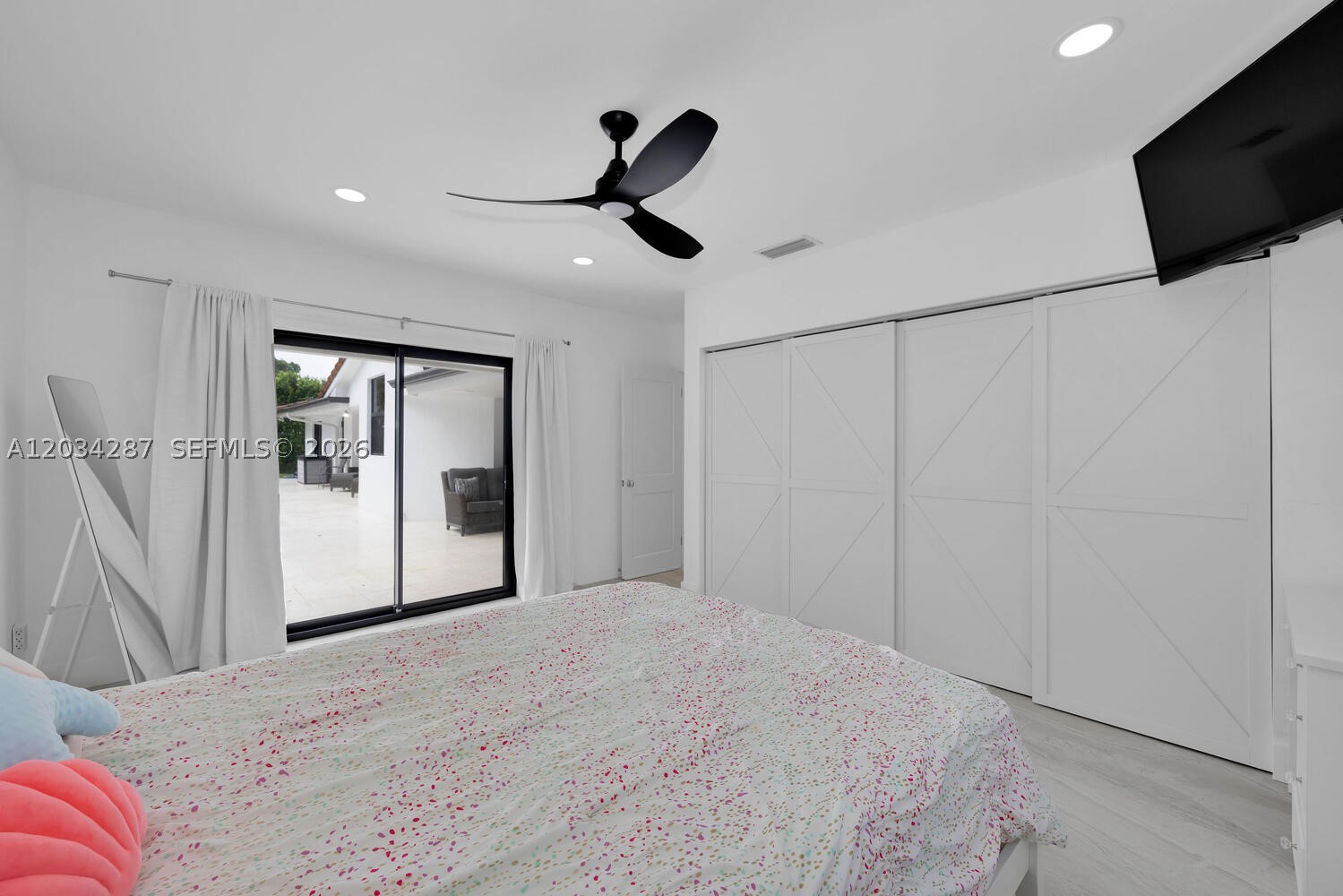 6860 SW 99th Ter Pinecrest, FL 33156