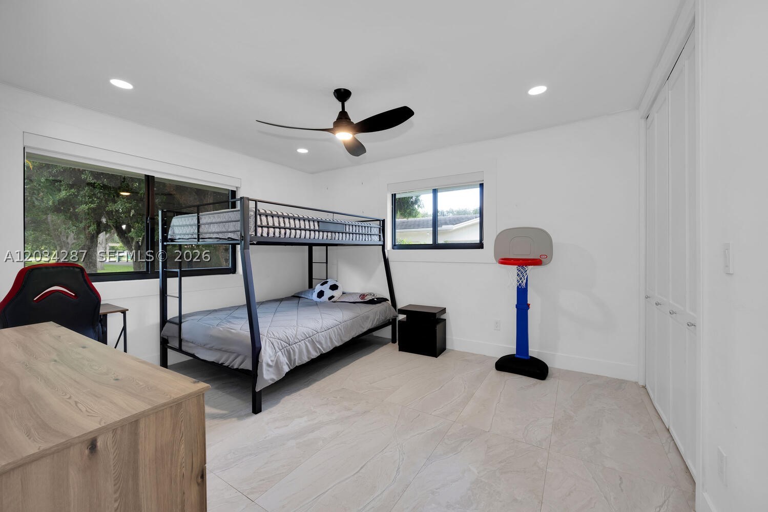 6860 SW 99th Ter Pinecrest, FL 33156