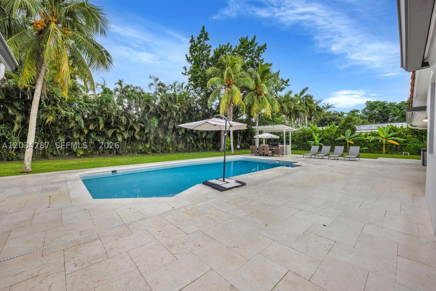 6860 SW 99th Ter Pinecrest, FL 33156