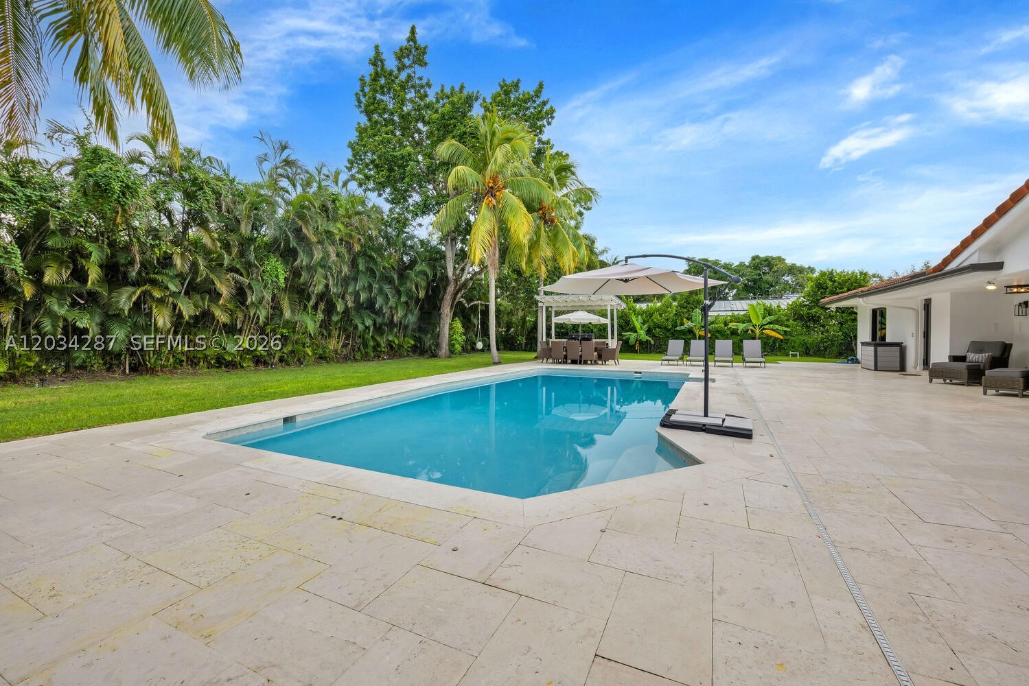 6860 SW 99th Ter Pinecrest, FL 33156