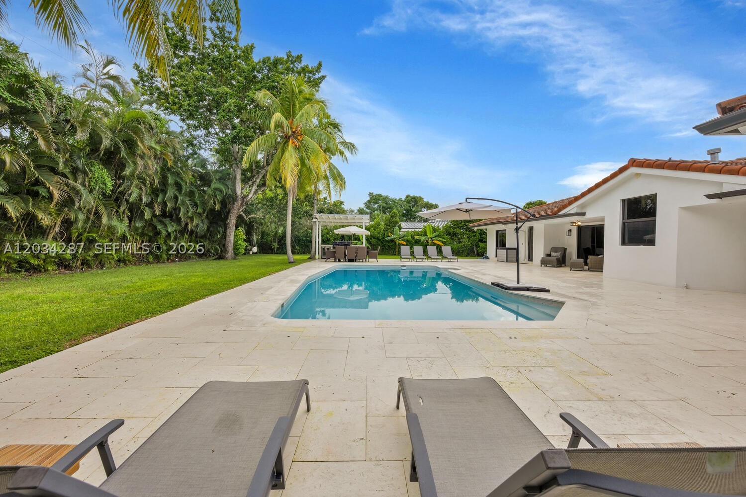 6860 SW 99th Ter Pinecrest, FL 33156